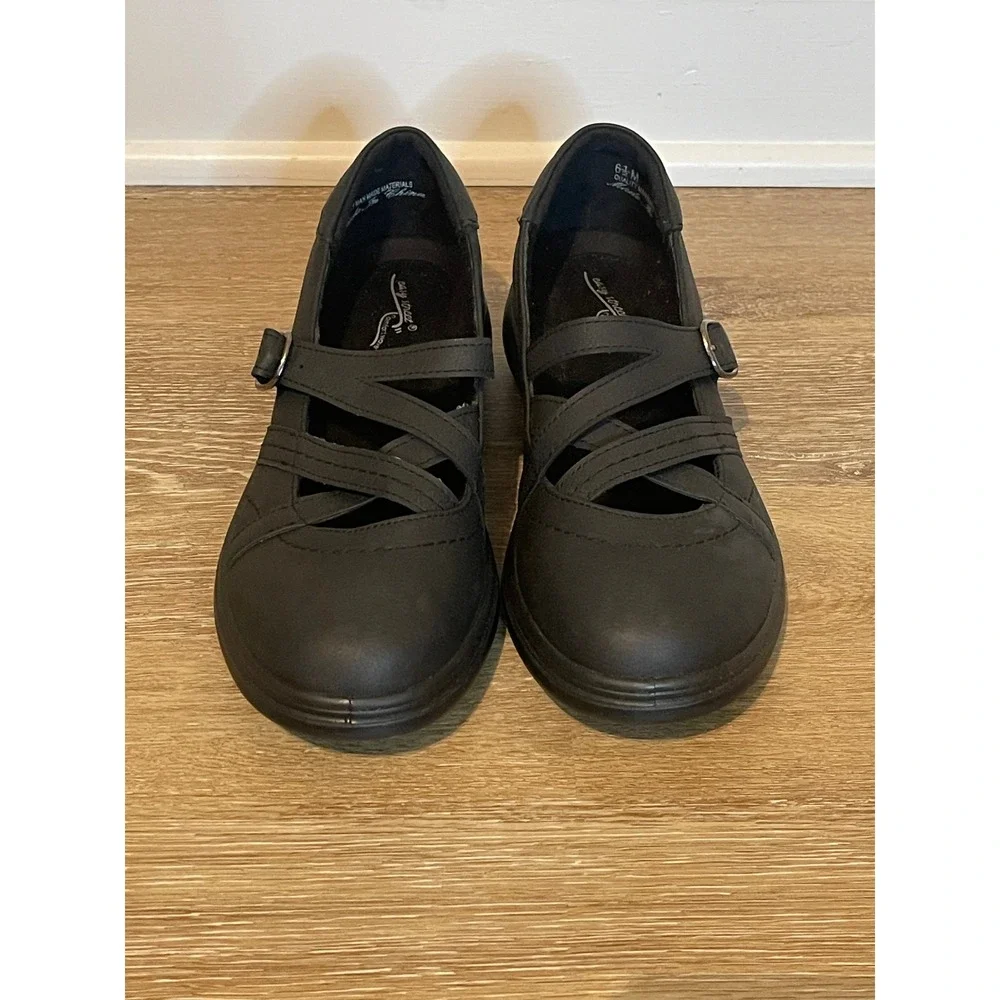 Easy Street Wise Black Mary Jane Strappy Buckle Flats Womens 6.5 M EUC‎